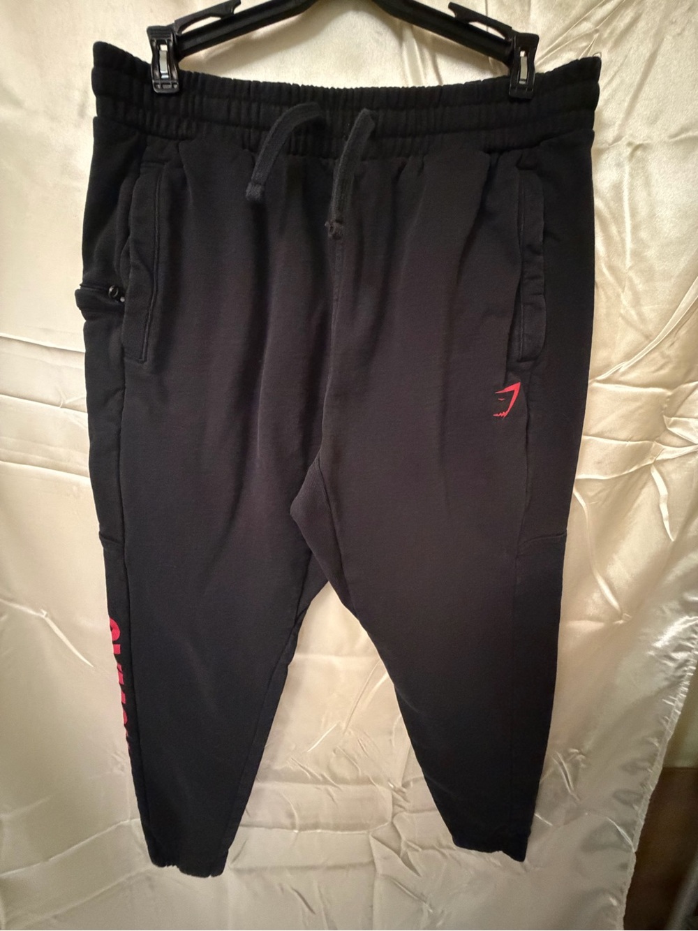 Gymshark Mens L Black Red Graphic Joggers Sweatpants Logo Cargo Pocket